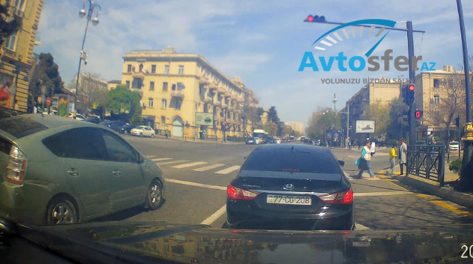 İşıqforda “yatan” sürücülər:  Diqqətsizlik yoxsa saymamazlıq? - VİDEO  