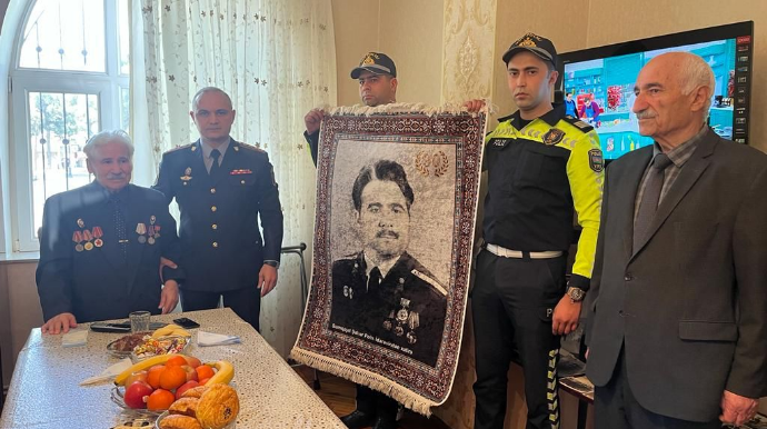 Həmkarları 90 yaşlı polis veteranını təbrik etdilər - FOTO