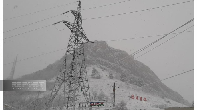 Şuşaya qar yağır, yollar təmizlənir  
