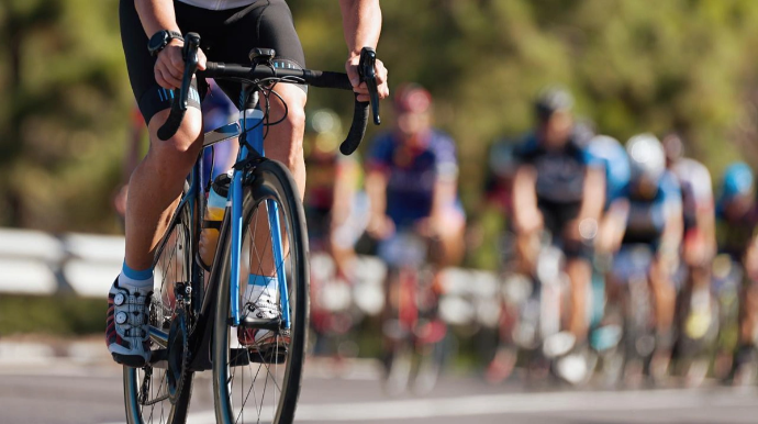 İraqlı velosipedçinin qələbə sevinci baha başa gəldi - VİDEO