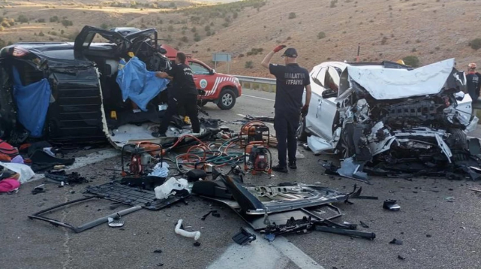 İki avtomobil toqquşdu - 4 ölü, 2 yaralı 