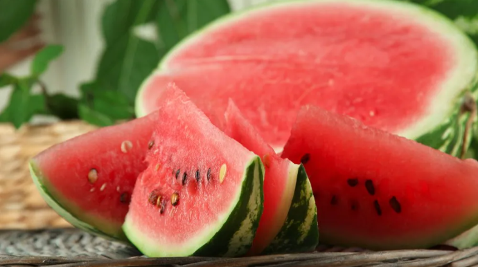 Qarpızdan zəhərlənənlərin sayı açıqlandı 