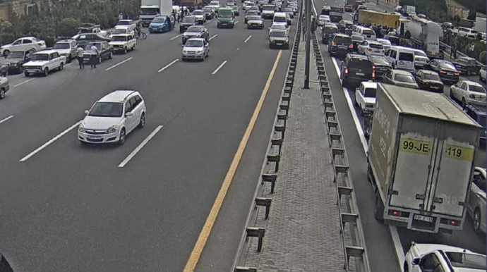 Aeroport yolunda qəza  - Cərrah maşınla adam öldürdü