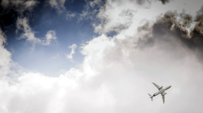 Təyyarə təcili eniş edib, xəsarət alanlar var