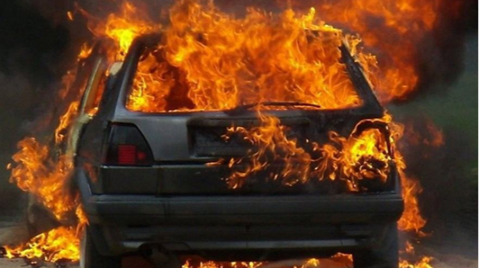 Şəmkirdə minik avtomobili yanıb