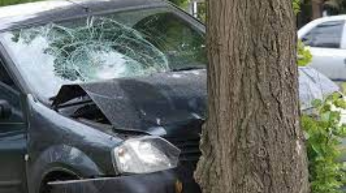 “Toyota” ağaca çırpıldı, 1 nəfər... 