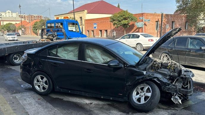 Gəncədə "Chevrolet" "VAZ"la toqquşdu - FOTO 