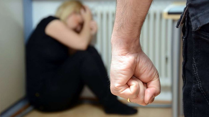 Gəncədə əri 43 yaşlı qadını döyüb, xəstəxanalıq etdi 