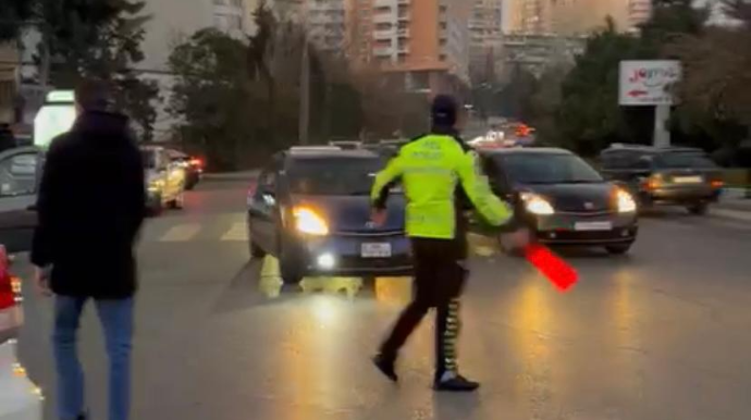 Partlayış baş verən əraziyə yol polisi əməkdaşları cəlb edilib - VİDEO