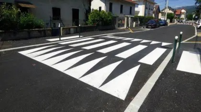 Bu süni maneə yalnız avtoxuliqanları cəzalandırır - FOTO