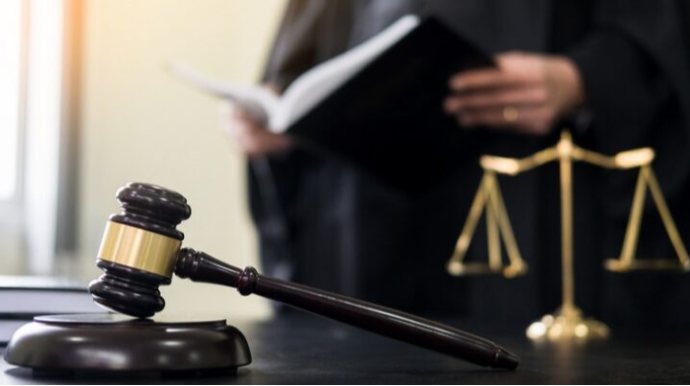 Bir milyon manatlıq dələduzluqda təqsirləndirilən bələdiyyə sədri ilə bacısına hökm oxunub