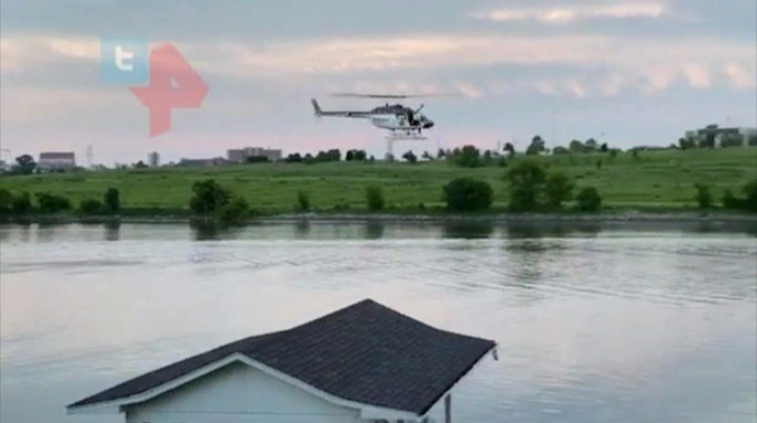 Sərnişinləri daşıyan helikopter çaya düşdü  - VİDEO