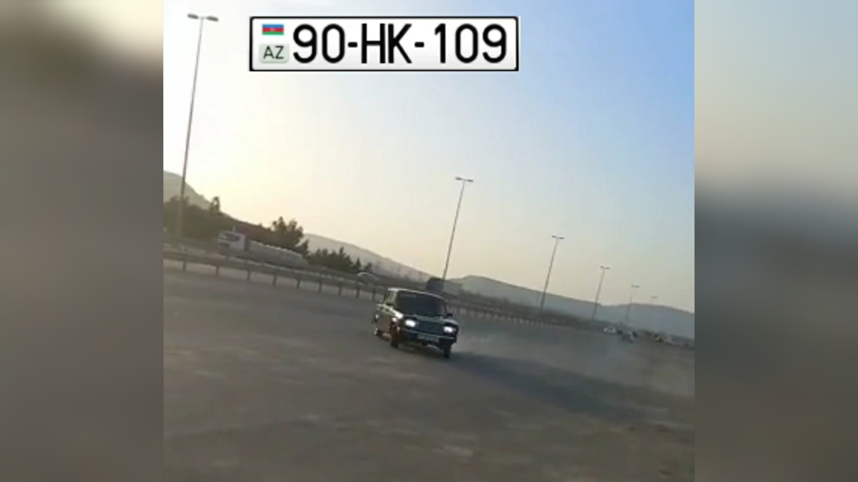 Magistral yolda "avtoş"luq edən sürücü tozanaq qopardı - VİDEO