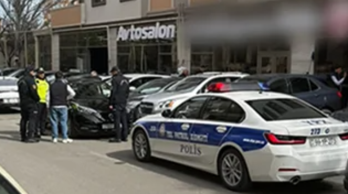 Nəsimi rayonunda avtosalon məhəllə yolunu ZƏBT EDİB: "Qəza riski artır"  - VİDEO