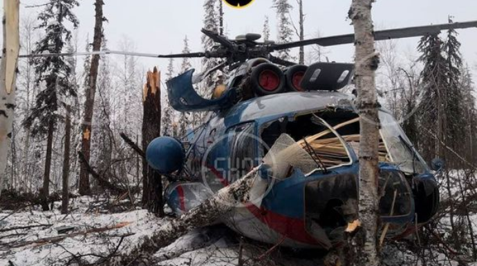 Ağacların budaqlarına toxunan helikopter qəzaya uğradı - FOTO