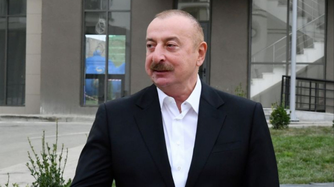 Prezident Ağdərədə Dövlət Bayrağını ucaldıb  - FOTO - YENİLƏNİB