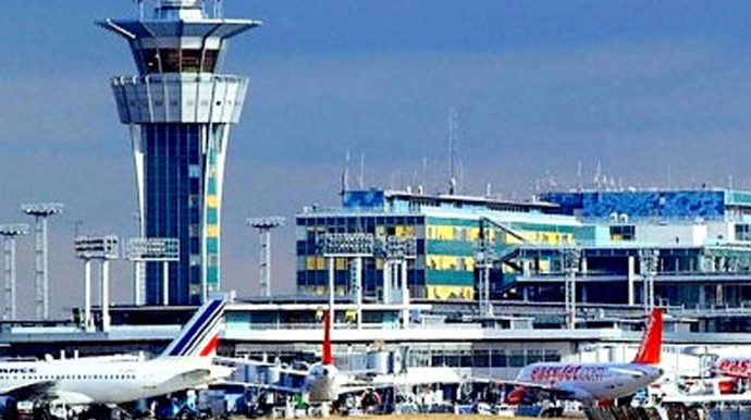 Avropanın ən böyük hava limanlarından biri fəaliyyətini bərpa edib