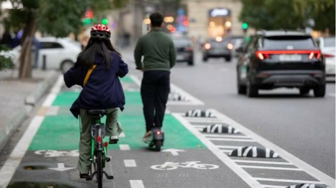 Velosiped və skuter zolaqlarının salınması tıxacların … - VİDEO 