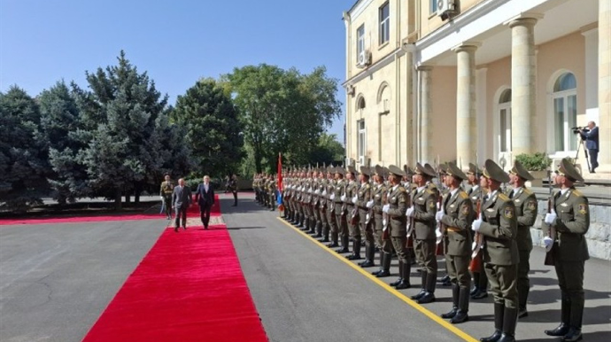 Paşinyan və Pezeşkian görüşdü 