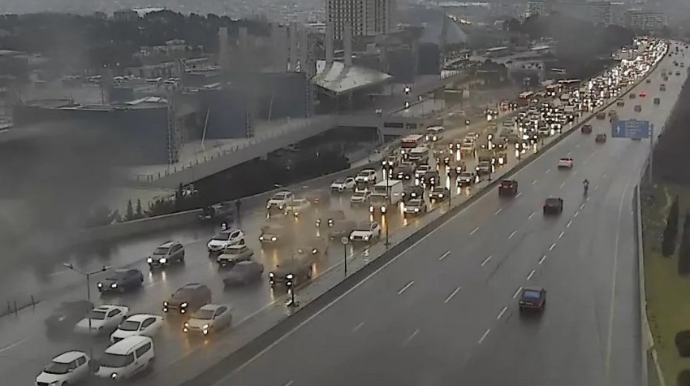 Bakının bir sıra yollarında sıxlıq müşahidə olunur - SİYAHI 