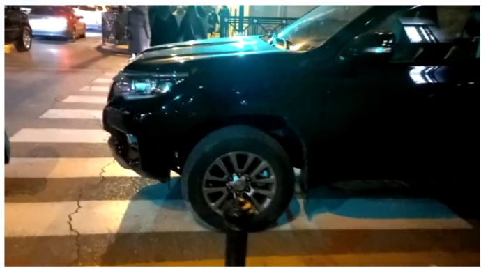 Piyada keçidində park edən daha bir “bərkgedən” oğlan  - VİDEO