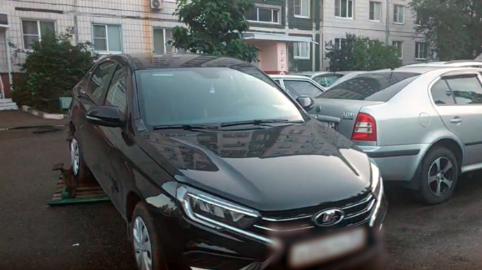 Yeddi yaşlı qız maşınla qəza törətdi; sərxoş atası cərimələndi - VİDEO 