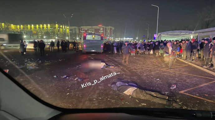 Almatıda avtobus izdihamın üzərinə hərəkət edib, ölənlər var   - FOTO