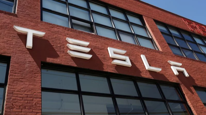 "Tesla"da  liderlik böhranı: Ard-arda istefalar şirkəti hara aparır?