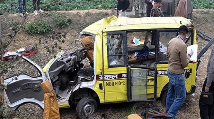 Hindistanda avtobus qəzaya uğrayıb, 11 nəfər ölüb 