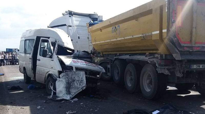 TIR-la mikroavtobus toqquşdu:  4 ölü, 8 yaralı - FOTO 