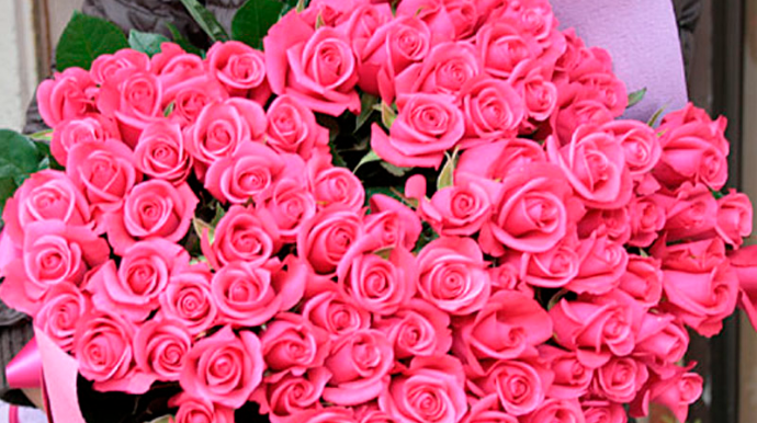 Bakıda direktora gül almaq üçün 5 manatdan  pul yığdılar