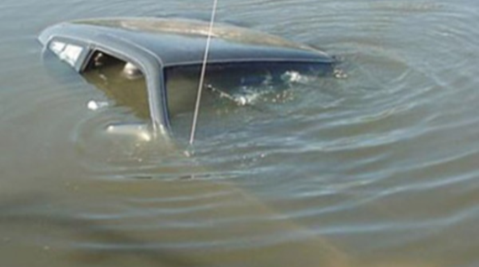 Sabirabadda avtomobil su kanalına aşdı: ər-arvad xəsarət aldı 