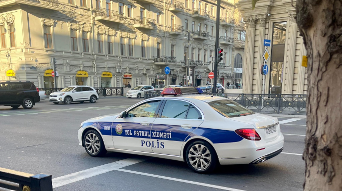 Bakıda yol polisi məmuru saxlayıb PPX çağırdı - Məhkəmə bəraət verdi 