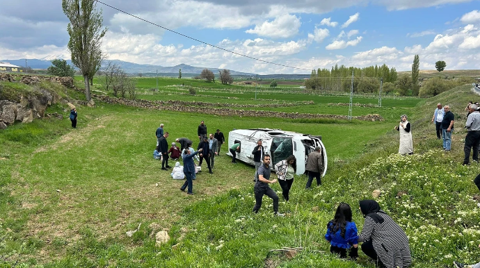 Tələbə avtobusu aşdı: 15 nəfər yaralandı