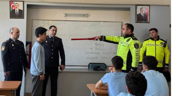Yol polisi Sabunçuda şagirdlərə qadagan olunan qaydaları açıqladı - FOTOLAR