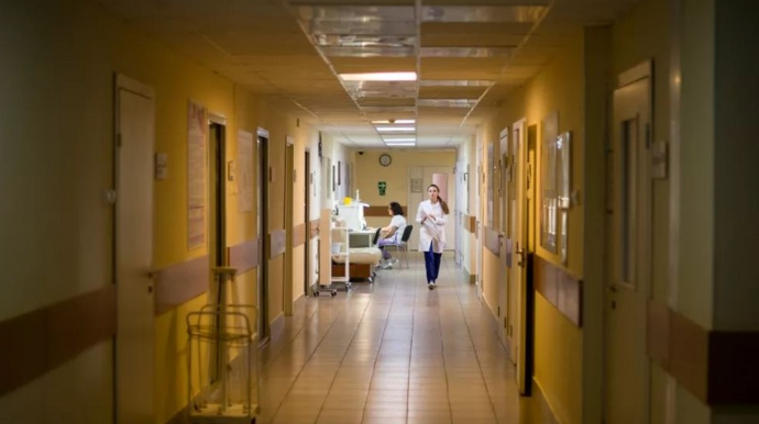 Bakıda avtomobil 70 yaşlı qocanı vuraraq ağır xəsarət yetirib 