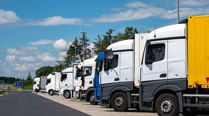 Azərbaycan Slovakiyadan yük avtomobillərinin idxalını bərpa edib 