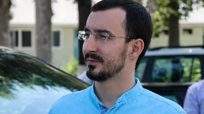 Taleh Bağırzadənin oğlu 17 yaşlı qızın burnunu sındırdı 