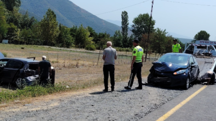 "Ford"  və "Opel"  toqquşdu - Xəsarət alanlar var - FOTO