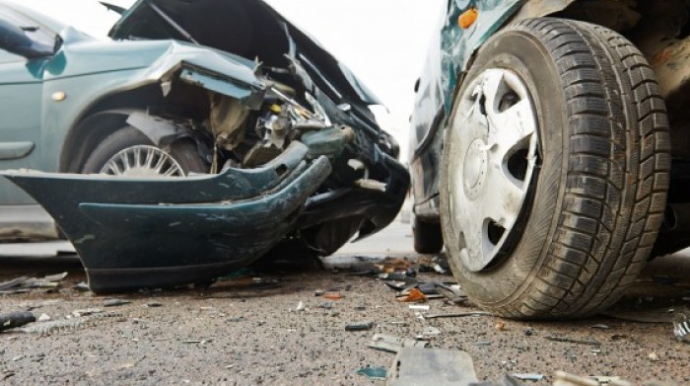 Bakıda avtomobillər toqquşub, ölən və yaralanan var