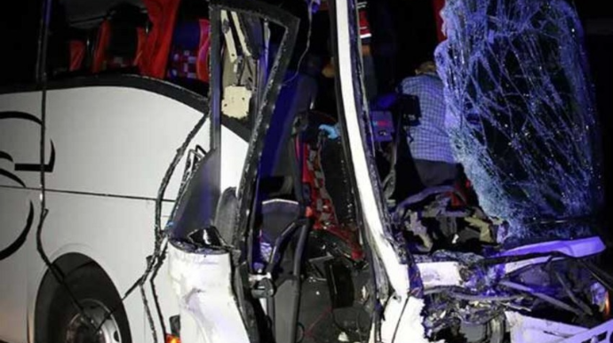 Türkiyədə sərnişin avtobusu qəzaya uğrayıb, onlarla insan xəsarət alıb 