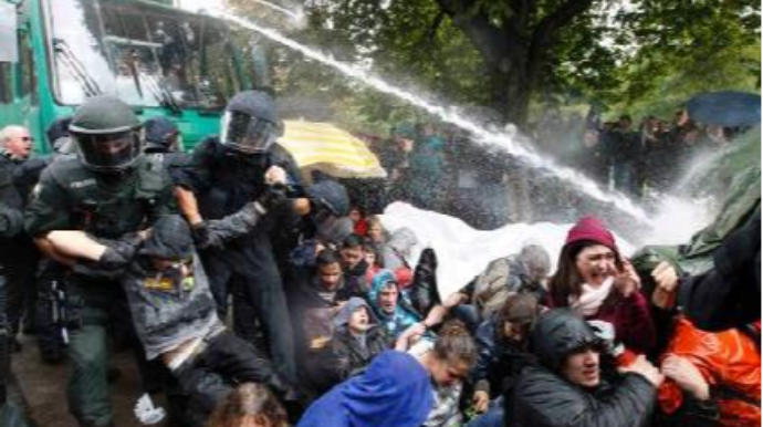 Almaniyada etiraz aksiyaları keçirilir, polis güc tətbiq edir 