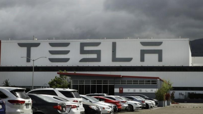 "Tesla"nın səhmdarları Maskı şirkəti səhv idarə etməkdə günahlandırıb 