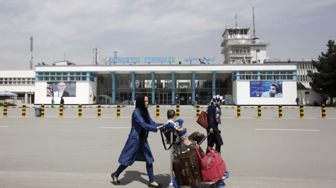 İnternetə görə bütün uçuşları ləğv etdilər 