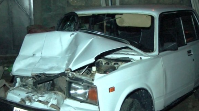 Şəmkirdə minik avtomobili aşıb, 4 nəfər xəsarət alıb
