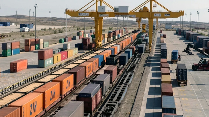 В Китае на границе строят сухой порт для наращивания торговли с Россией 