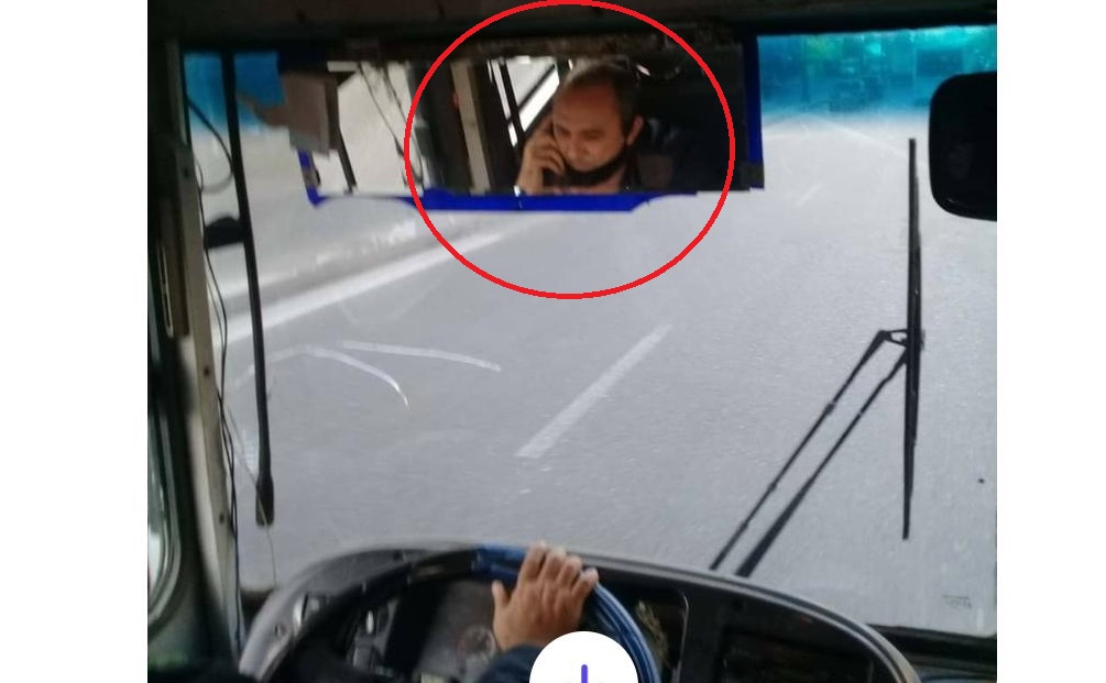 Qulağında telefon və maskasız avtobus sürücüsündən kobudluq: "Xoşun gəlmir... get"  - FOTO