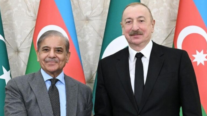 Prezident Şahbaz Şəriflə fikir mübadiləsi apardı