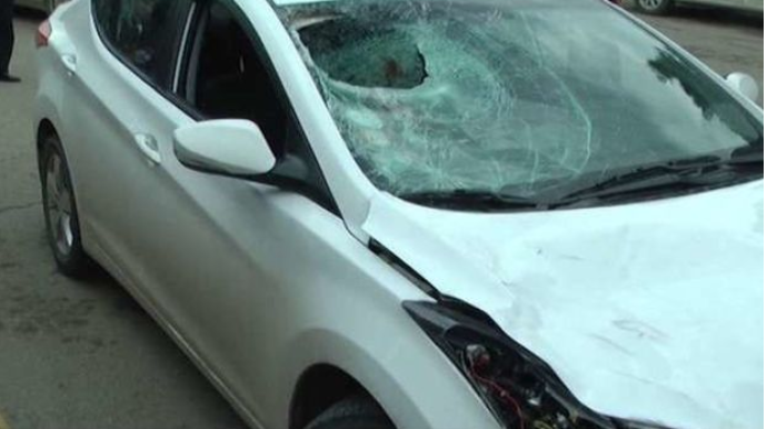 “Hyundai” qəza törətdi, tıxac yarandı - FOTO