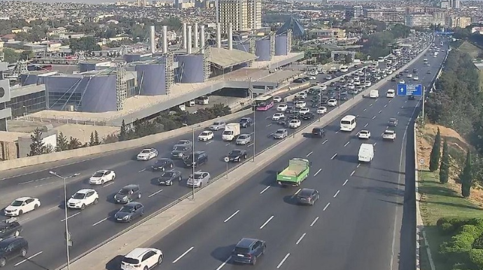 Bakının bəzi yollarında sıxlıq müşahidə olunur - SİYAHI